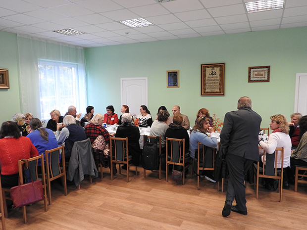 Nemėžis Köyü, Tatar Kültür Evi: L biçimindeki yemek masası