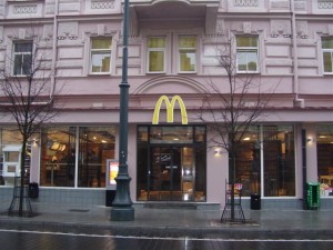 Litvanya pazarında Amerikan kültürü ürünleri