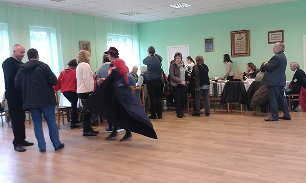 Nemėžis Köyü: Tatar Kültür Evi’nin salonu