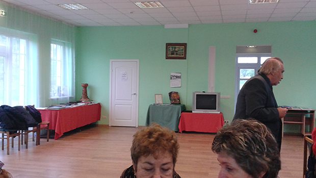 Nemėžis Köyü: Tatar Kültür Evi’nin salonu