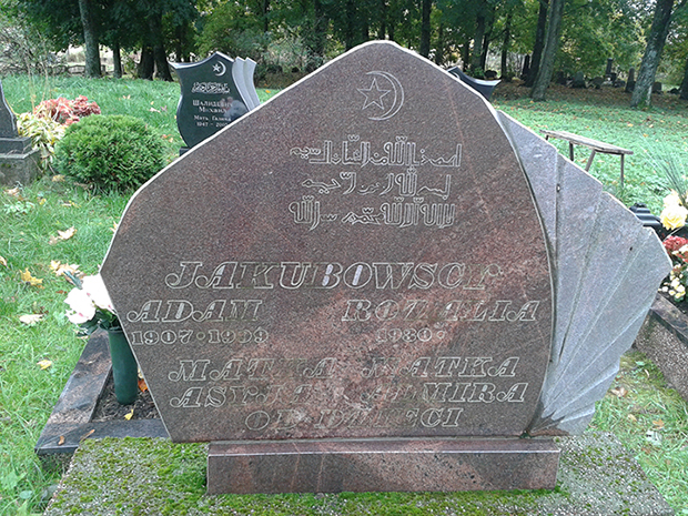 Nemėžis Köyü: Tatar Mezarlığı